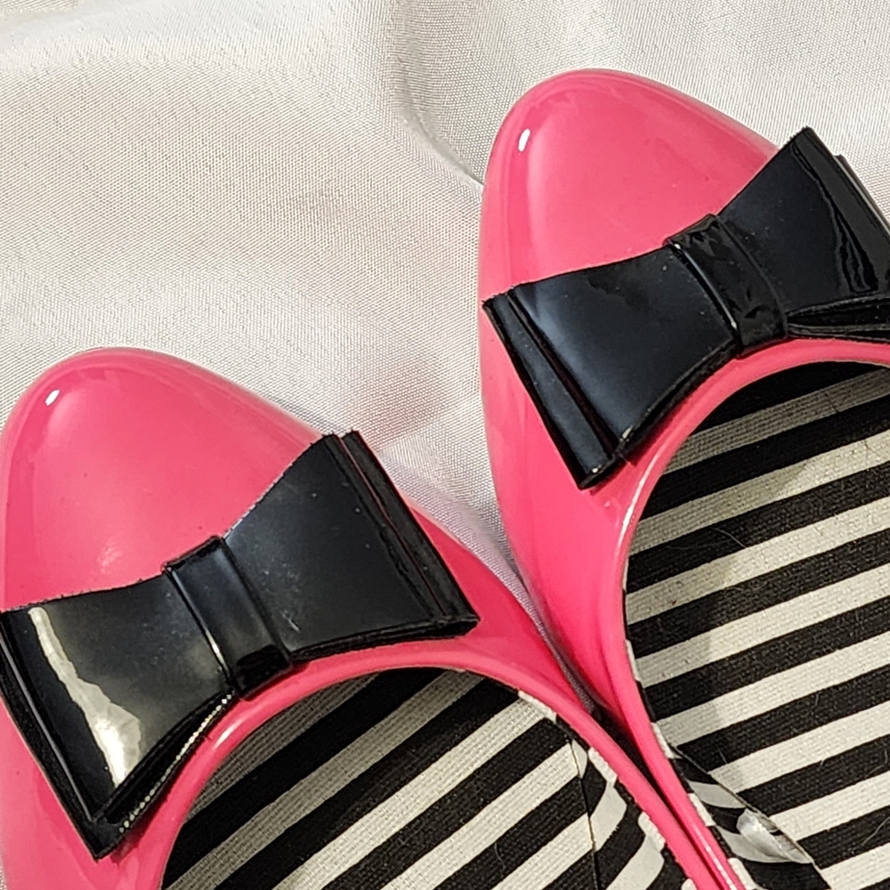 SOLD. Torrid Barbie Pink Flats with Black Bow Patent New wo Box Size 10W
